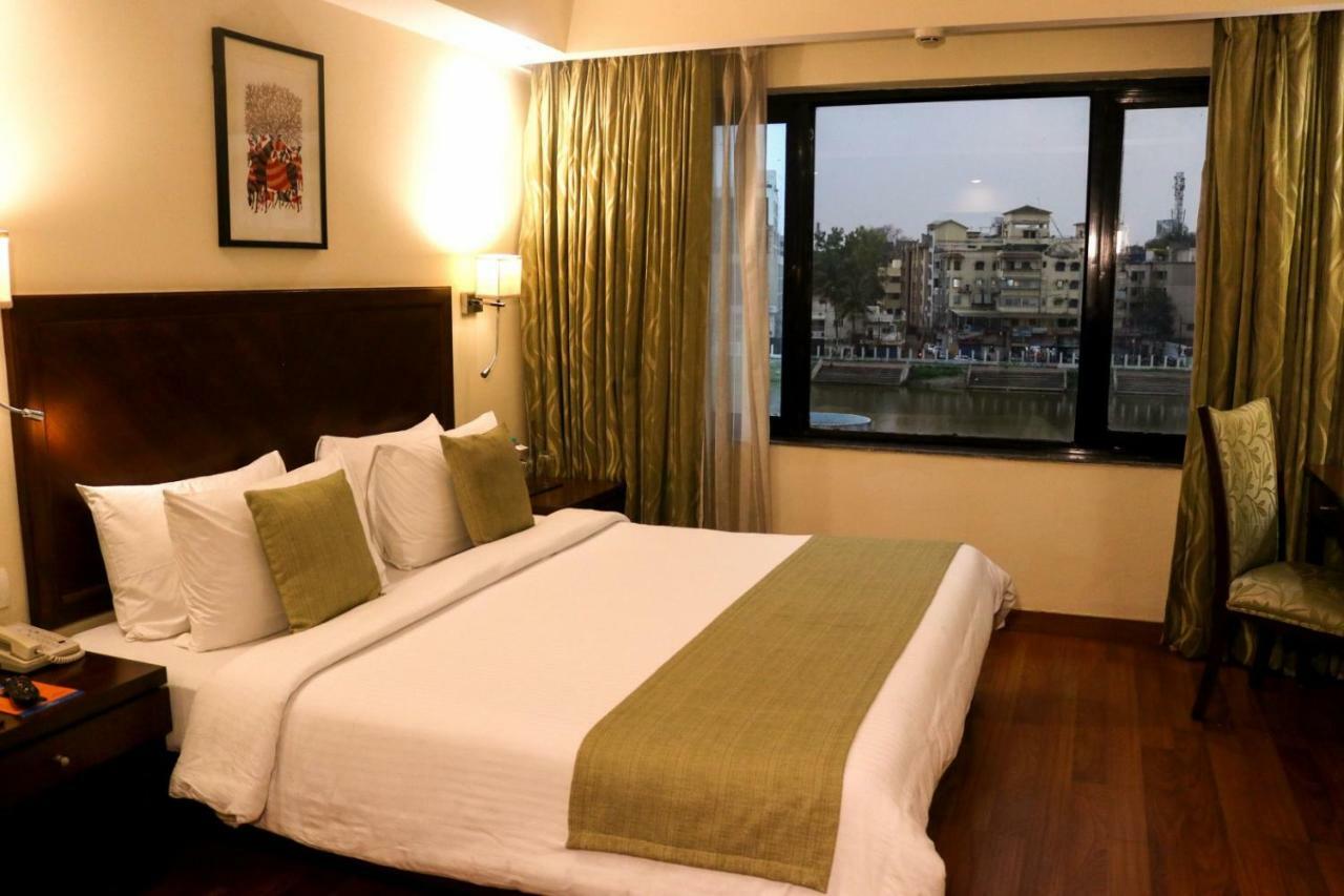 Le Lac Sarovar Portico- Ranchi Esterno foto